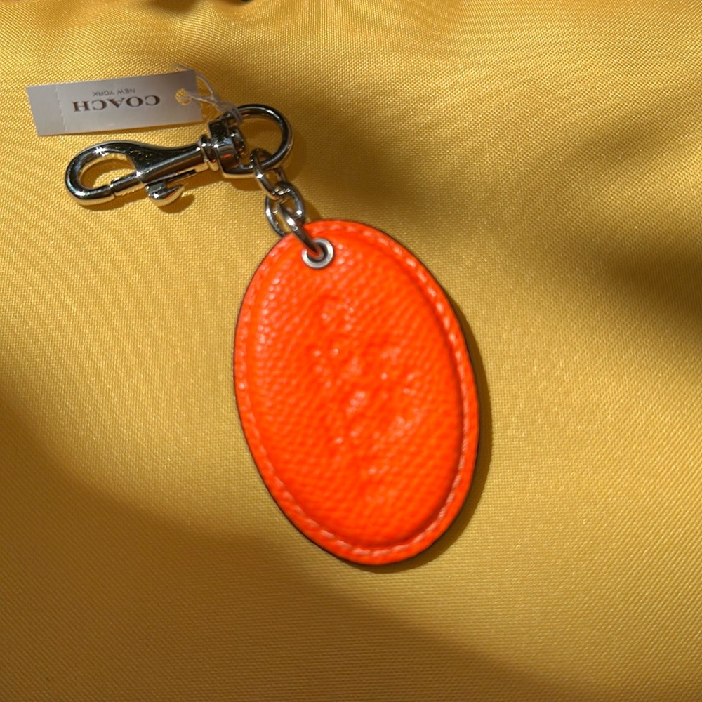Coach Signature Leather Oval Orange Neón Fob